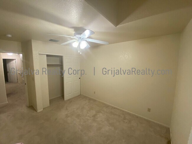 Building Photo - Amazing 5 BD, 3 BA House + Pool! This Oro Valley home has everything! (Lambert/La Canada)