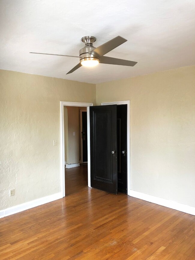 Building Photo - One Bedroom In Shadyside