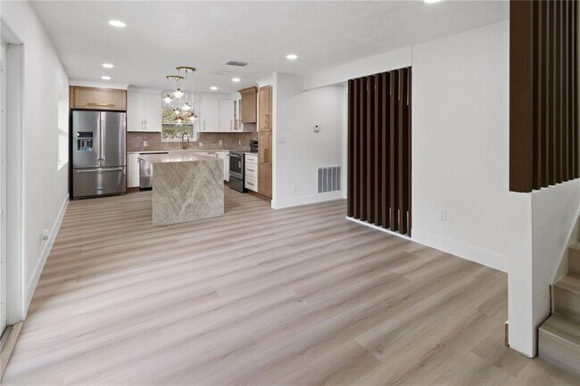 Building Photo - 3232 W Oakellar Ave