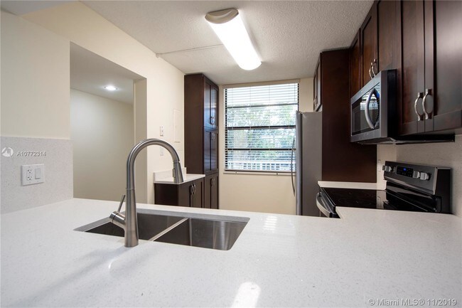 Building Photo - 1713 Whitehall Dr