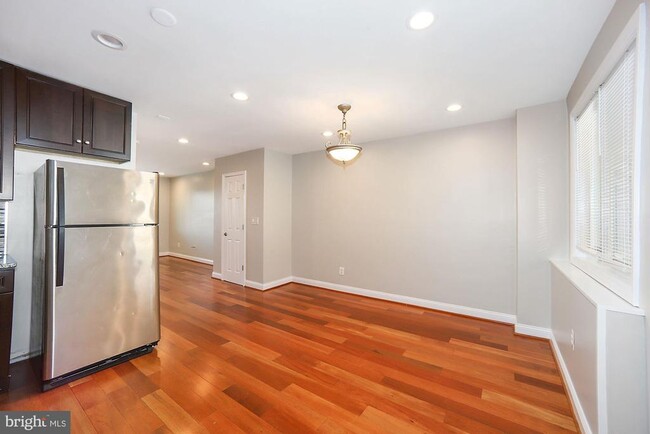 Building Photo - 1354 Adams St NE