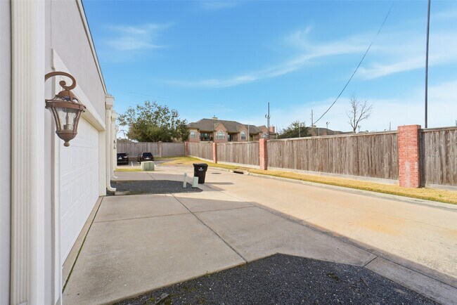 Building Photo - 13428 Preston Cliff Ct