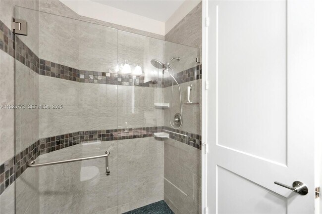 Building Photo - 740 Cypress Pointe Dr E