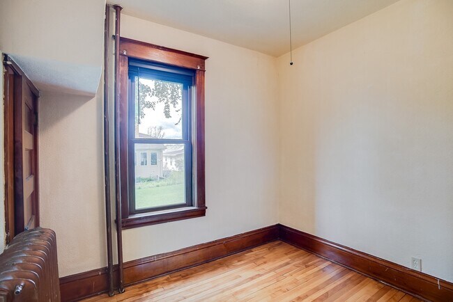 Building Photo - 1360 Dale St N