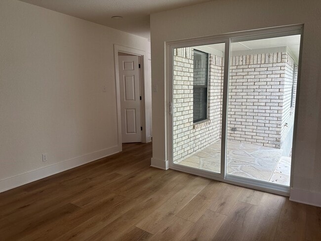 Building Photo - 135 Stephanie Dr