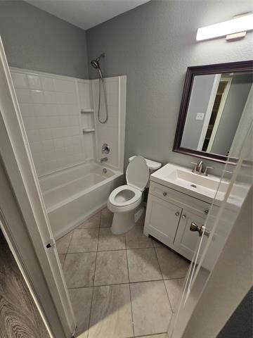 Building Photo - 700 White Fields Way