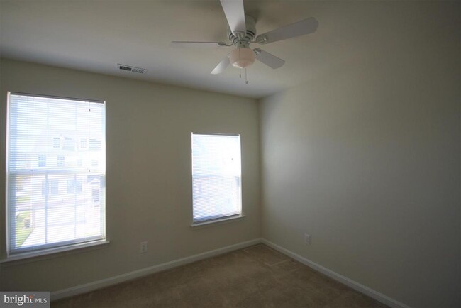 Building Photo - 515 Ellison Dr