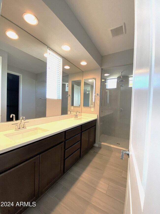 Building Photo - 3544 E Sands Dr