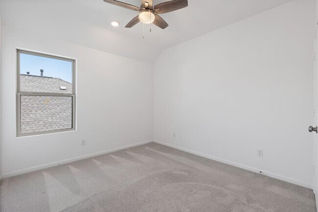 Building Photo - 4914 Chester Lk Ln