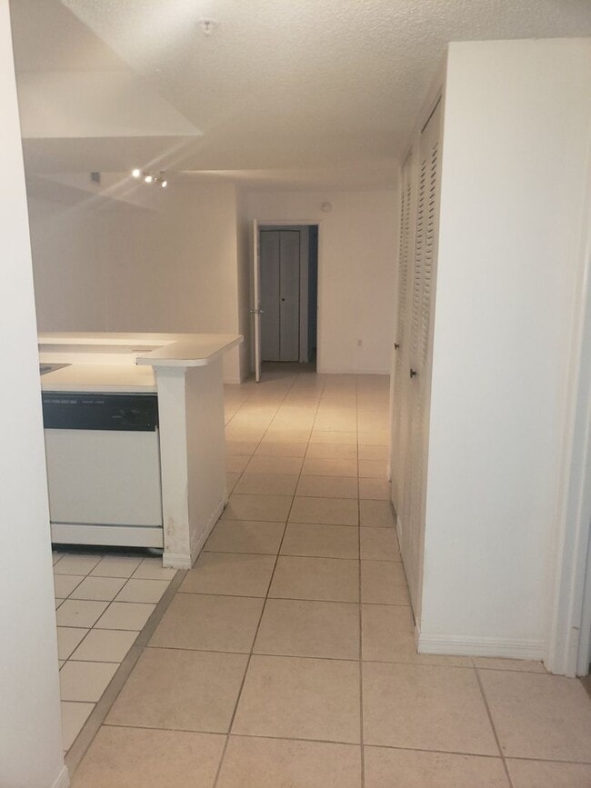 Building Photo - 2Bedroom, 2 Bath  in Laguana