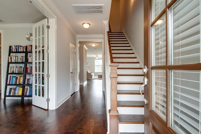 Building Photo - 3-bedroom, 2.5-bath home with a 2-car garage in the sought-after Gateway Village community of Fra...