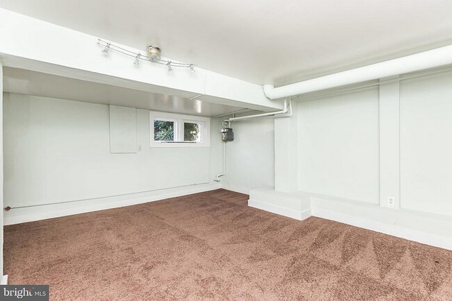 Building Photo - 3 Bedroom in a GREAT AREA