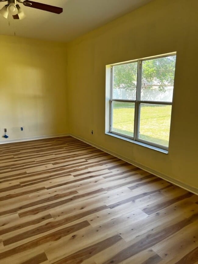 Building Photo - Large Home for rent !