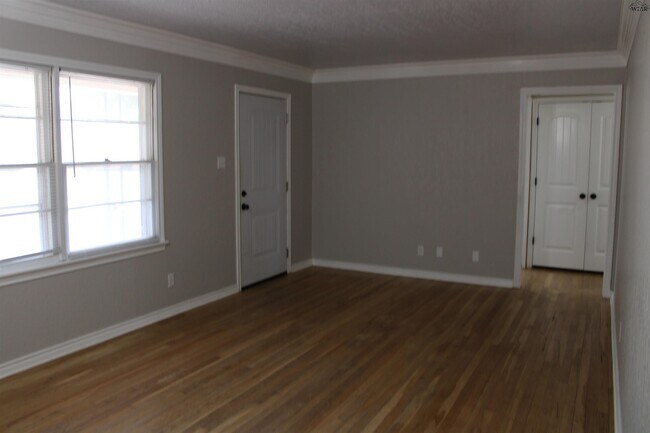 Building Photo - 4305 Randel Dr