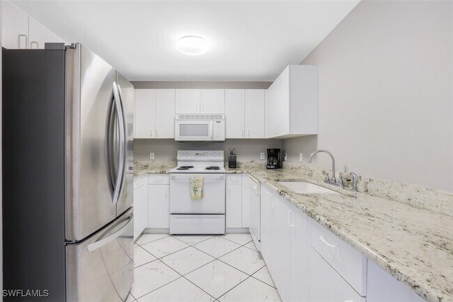 Building Photo - 519 Roma Ct