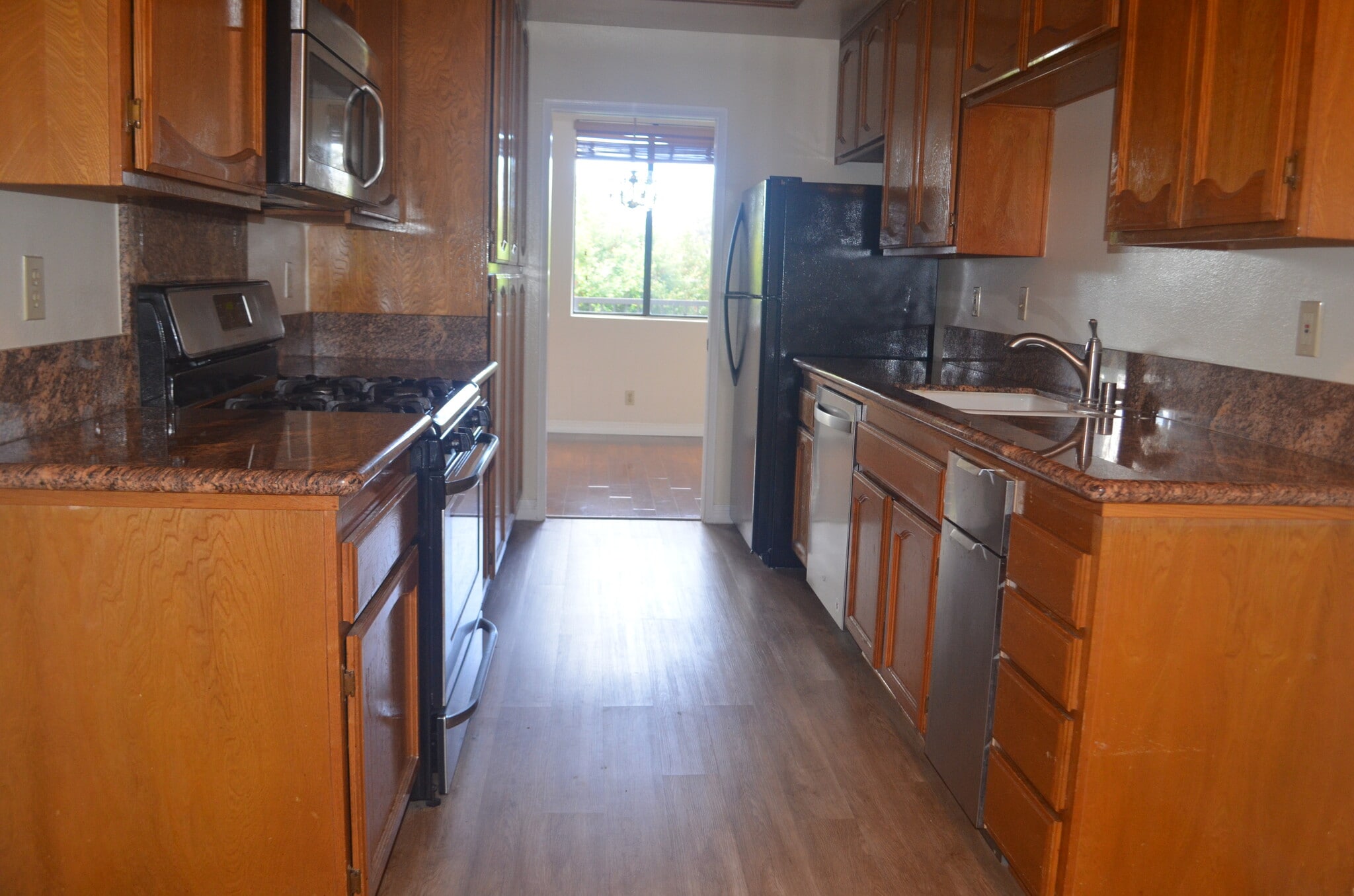 Kitchen - 330 Cordova St