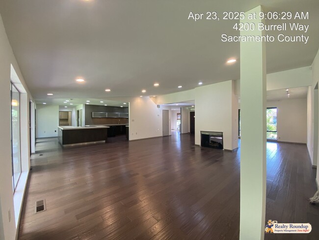 Building Photo - Sprawling Ranch with Open Floorplan & Exce...