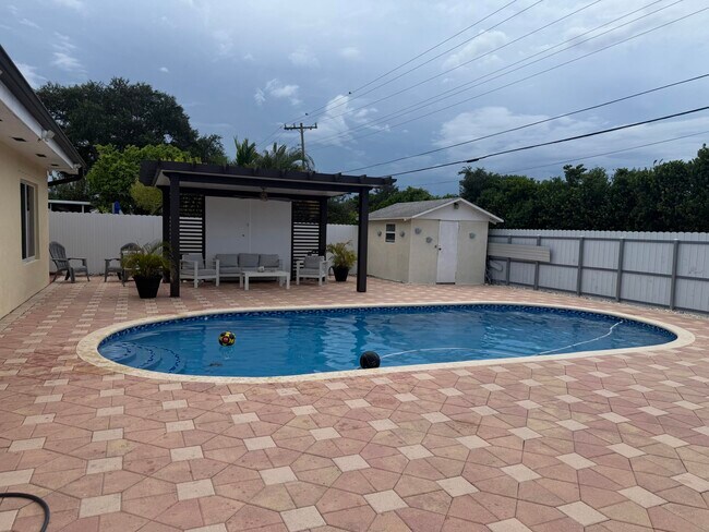 Building Photo - 3139 Egremont Dr