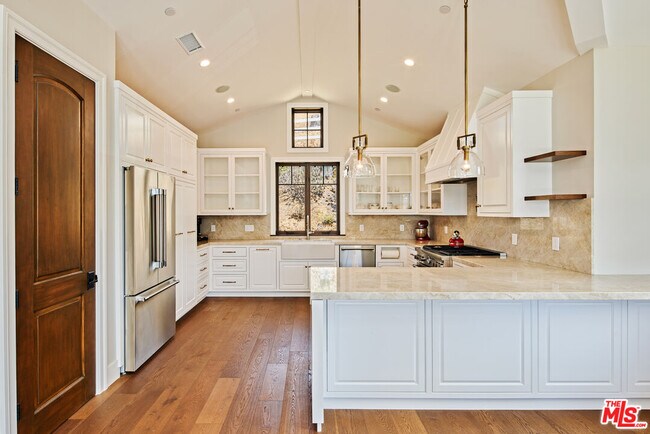 Building Photo - 5561 Horizon Dr