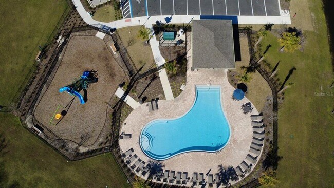 Building Photo - 2426 Skyline Lp