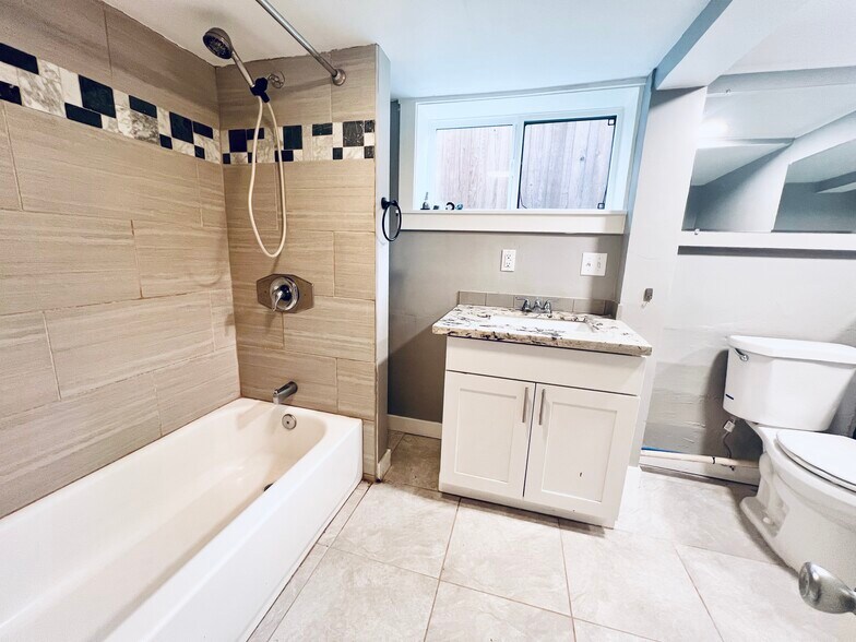 Basement Full Bath - 1202 S Cloverdale St