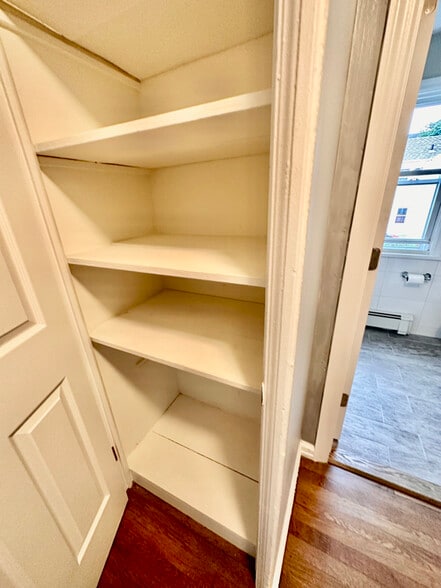 Building Photo - 18 Lanecrest Ave