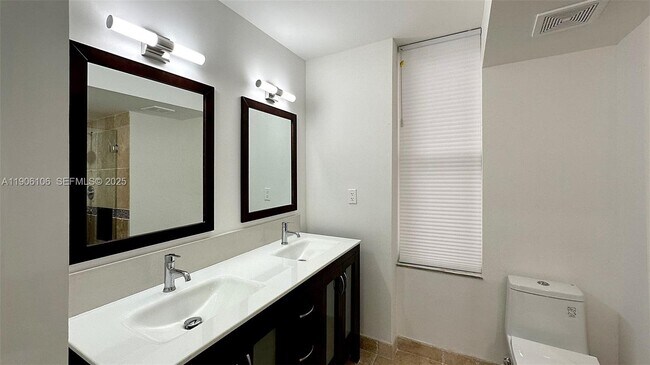 Building Photo - 18181 NE 31st Ct