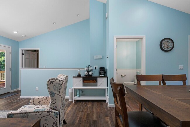 Building Photo - Tranquil Waters - Furnished Monthly Rental