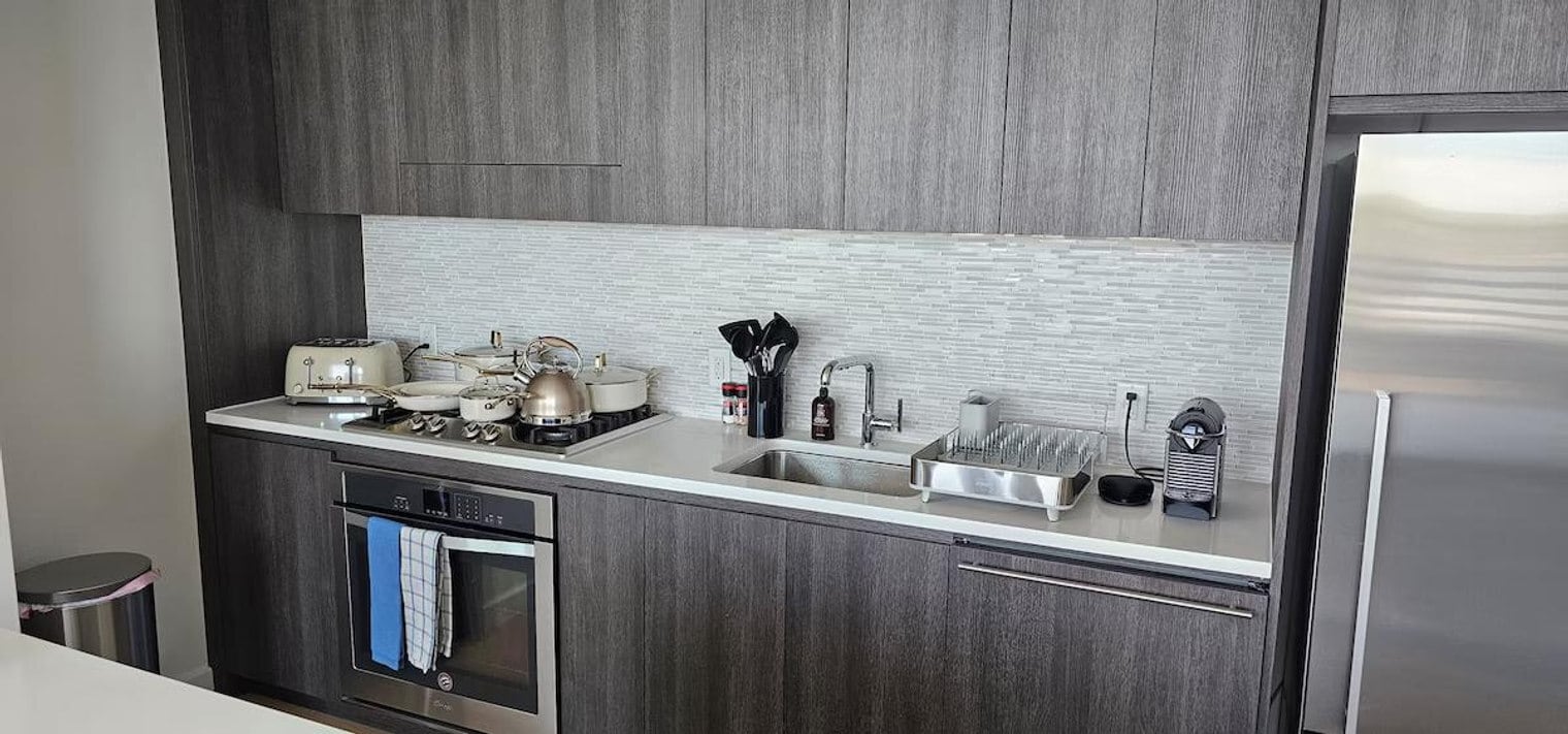 Building Photo - 646 11th Ave