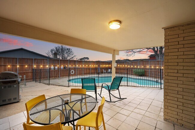 Building Photo - 3454 Livingston Ln