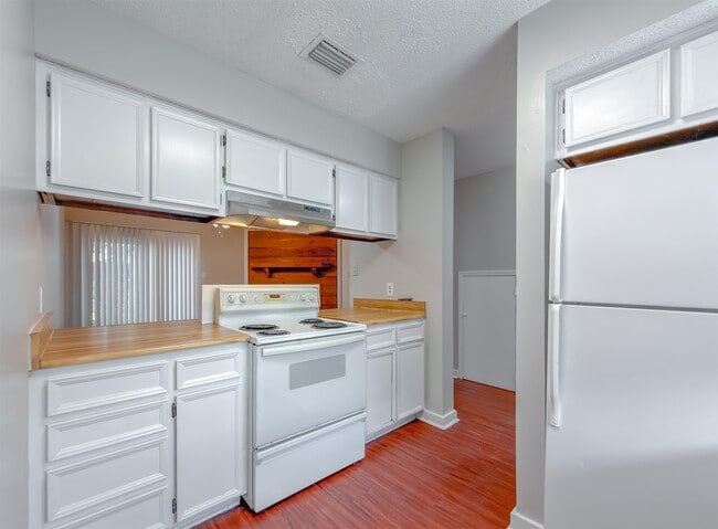 Building Photo - 3294 Nekoma Ln