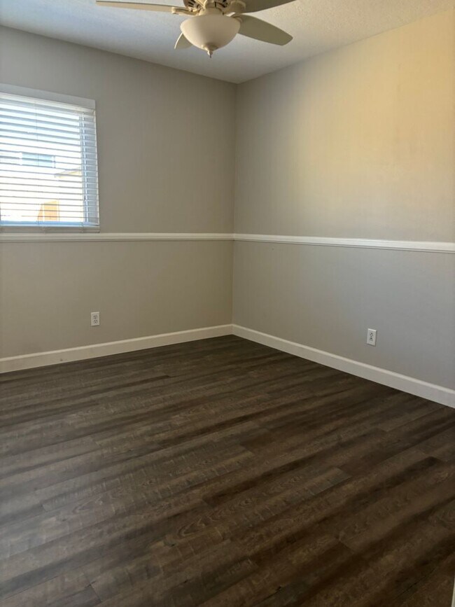 Building Photo - 3 bedroom single story near Lake Blvd