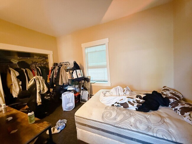 Building Photo - 1/2 off first month! Pre-leasing - 6Bd/3Ba