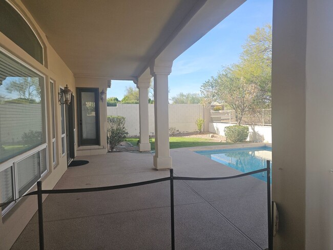 Building Photo - 4 bd 2.5 bth north east scottsdale home with pool