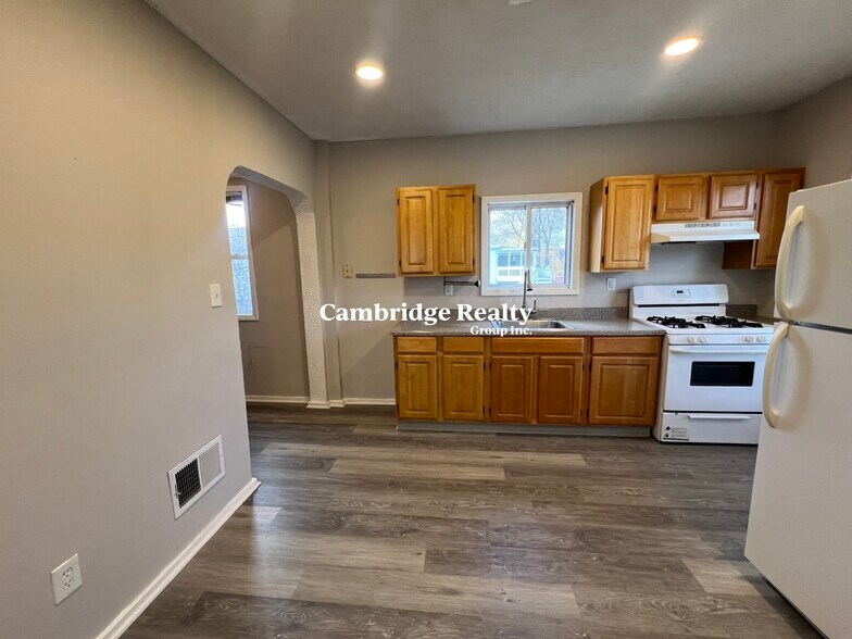 Building Photo - 15 Hudson St