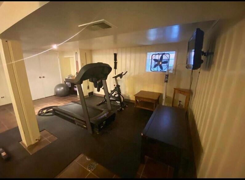 Building Photo - 3719 N Newcastle Ave