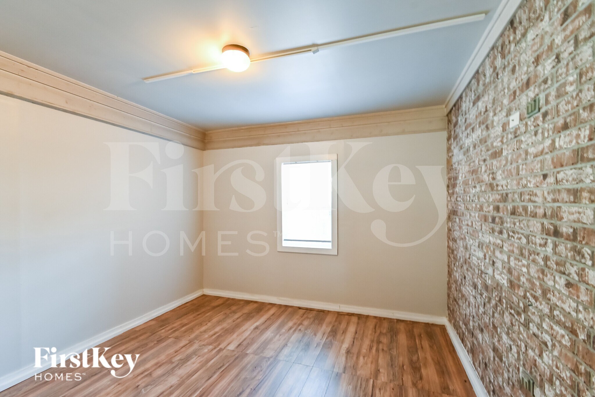 Building Photo - 10258 Evening Hill Dr
