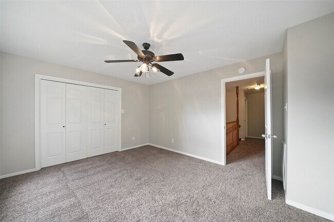 Building Photo - 2402 Brookdale Dr
