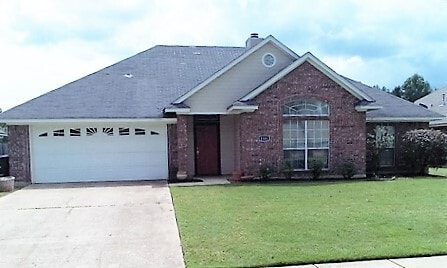 Primary Photo - Great 3 bedroom, close to everything