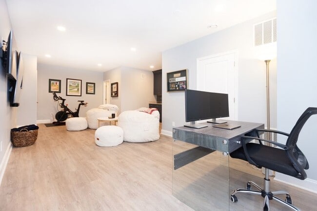 Building Photo - 609 Lakeview Ct