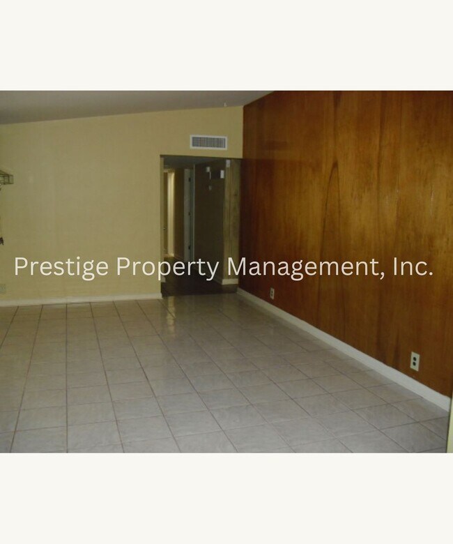 Building Photo - Beautifully and Spacious East Side Home!