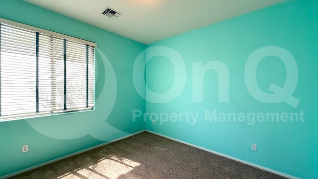 Building Photo - 2131 E Yellowstone Pl
