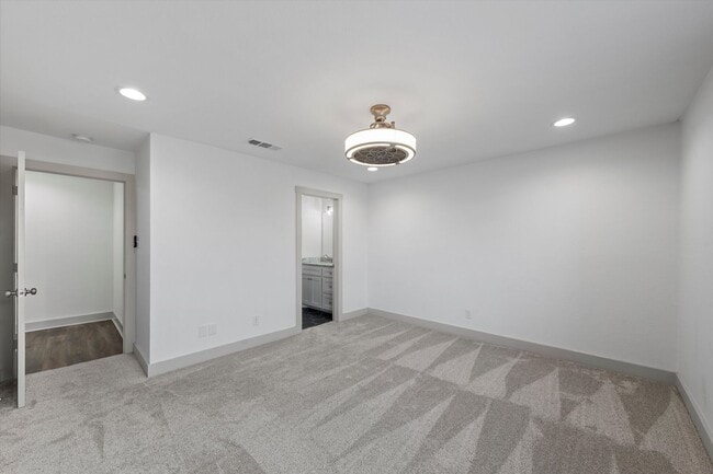 Building Photo - Updated Amazing Townhome