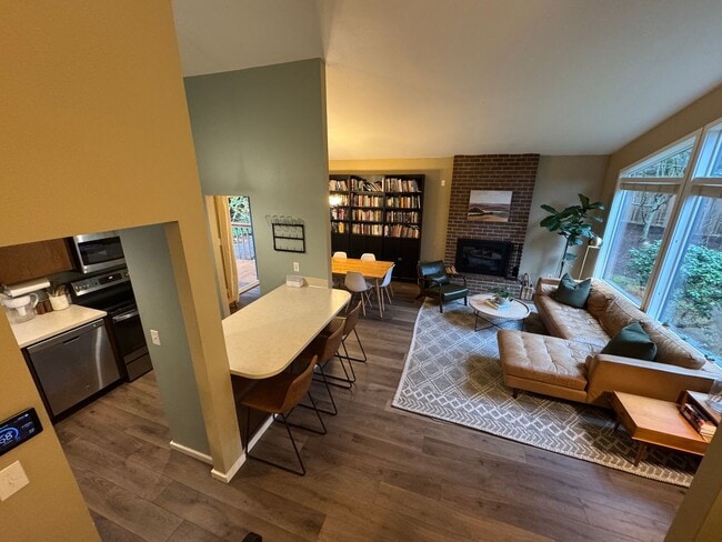 Building Photo - 3bd/3ba Edmonds Home