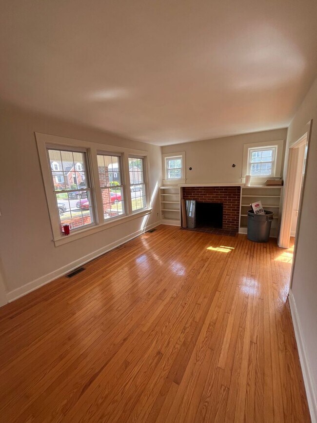 Building Photo - 404 11th St