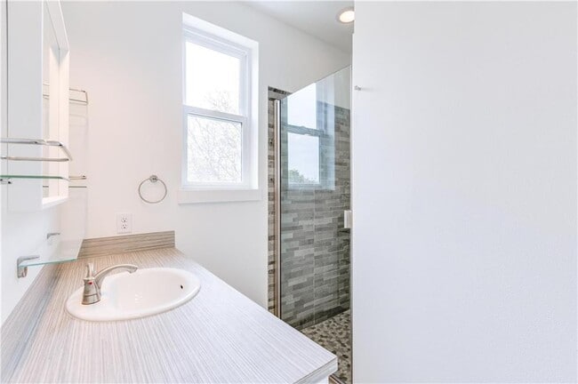 Building Photo - 1906 E 17th St