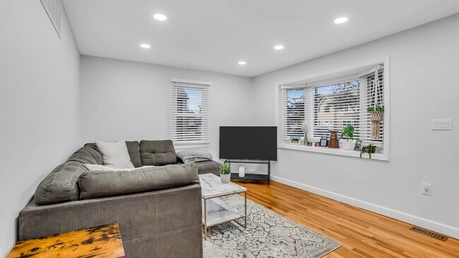 Building Photo - 309 Jersey Ave