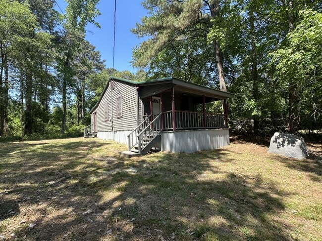 Building Photo - 2564 Lakeview Dr