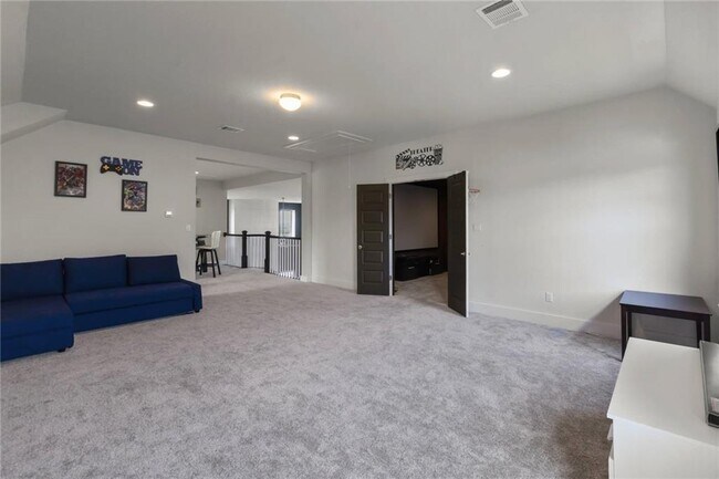 Building Photo - 820 Palamos Dr