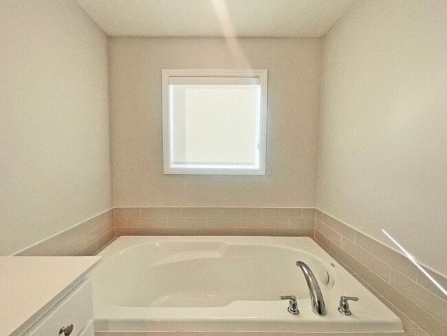 Building Photo - Sparkling Like-New 2-story w/ Full Walkout on Pond with Office-Bedroom 6, Pets OK!